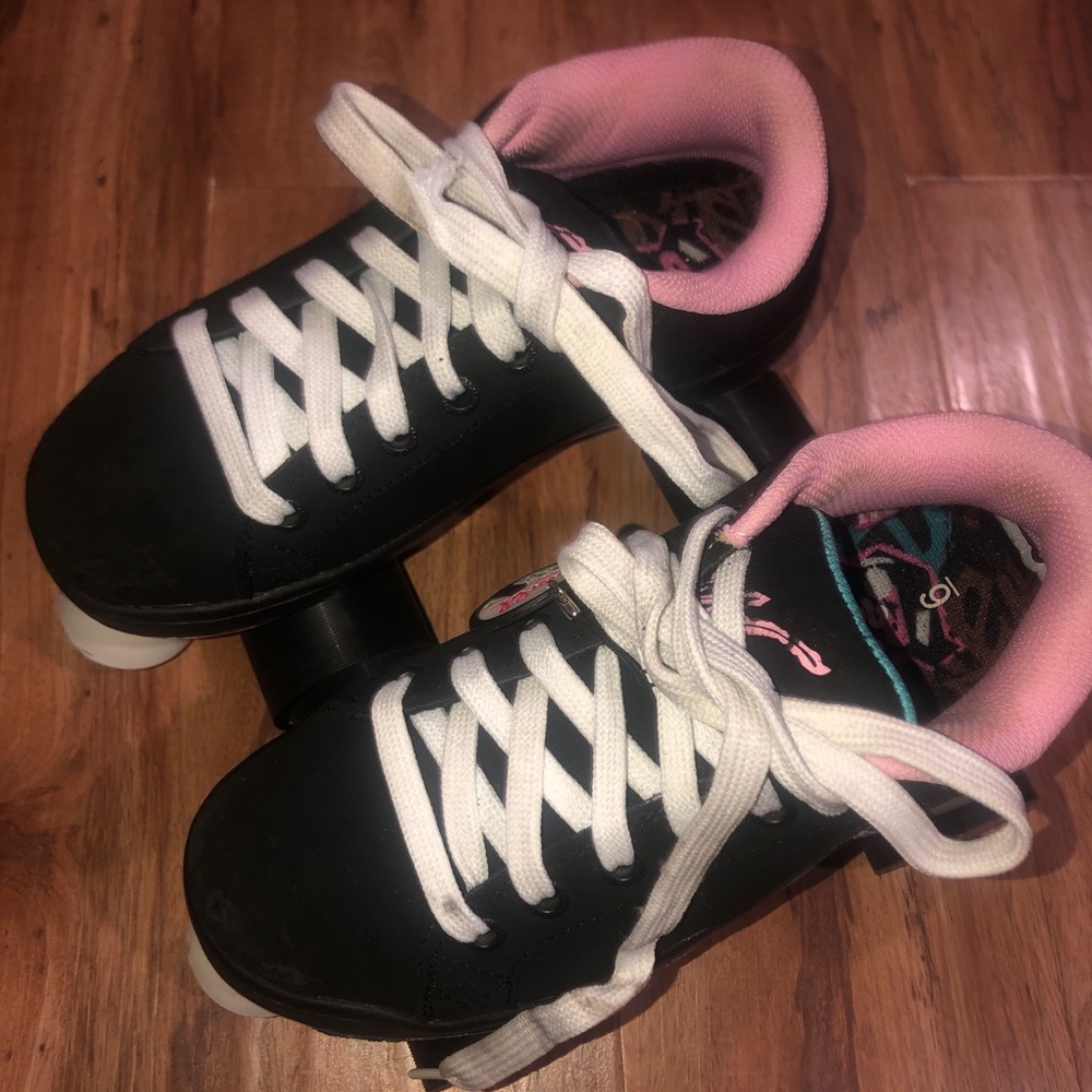 world industrie skates womens size W6 look to pict